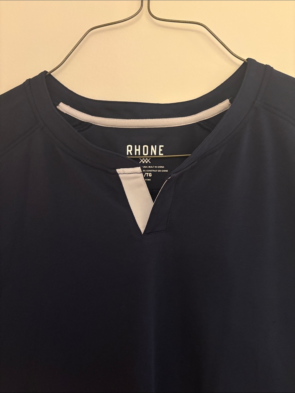 RHONE Delta Pique Notch Neck Short Sleeve Tee in Navy with White Trim XL - Picture 3 of 5